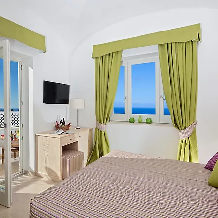 卡普里红酒酒店 酒店 3*