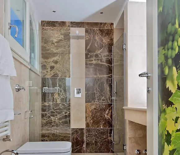 卡普里红酒酒店 卡普里