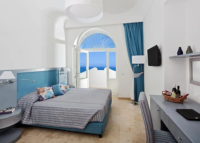 卡普里红酒酒店