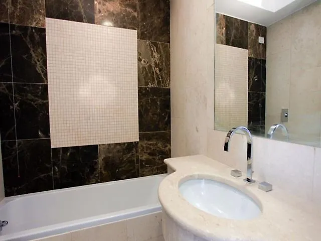 卡普里红酒酒店 卡普里